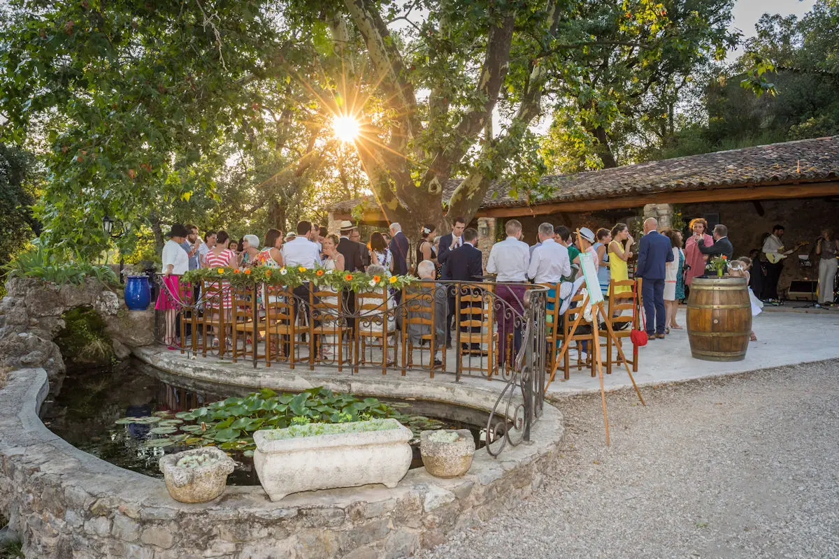 Moment convivial du vin d'honneur avec les invités