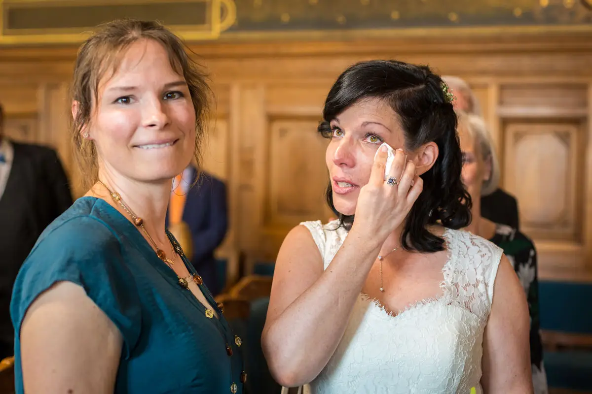 Larmes d'émotion de la mariée lors de la cérémonie