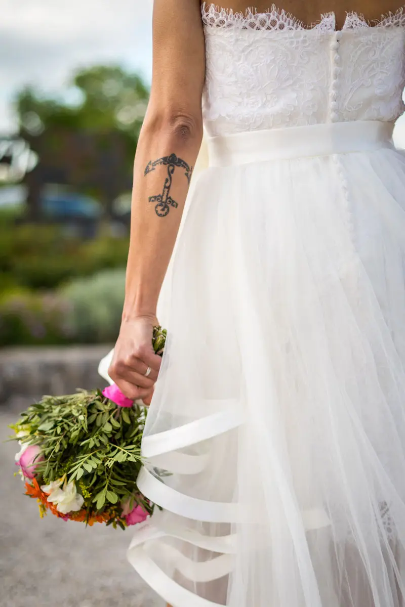 Tatouage élégant de la seconde mariée