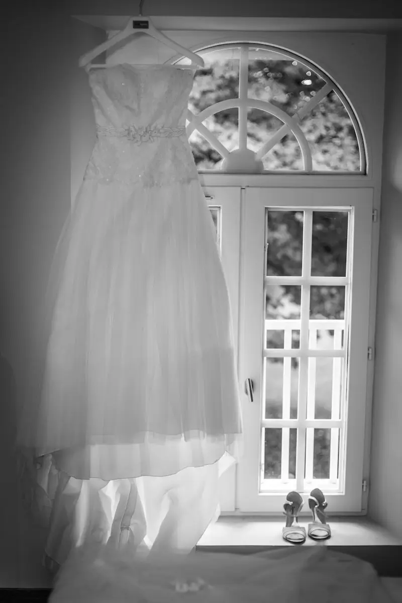Robe de mariée et escarpins élégants