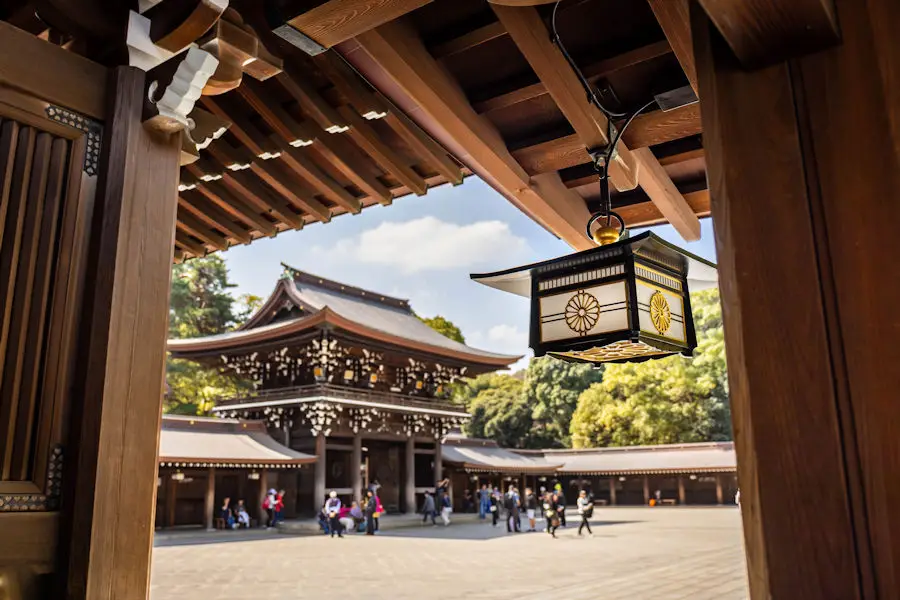 Portail torii du sanctuaire Meiji-jingu à Tokyo, Japon
